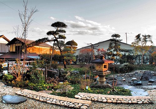 大海原をイメージした枯山水庭園