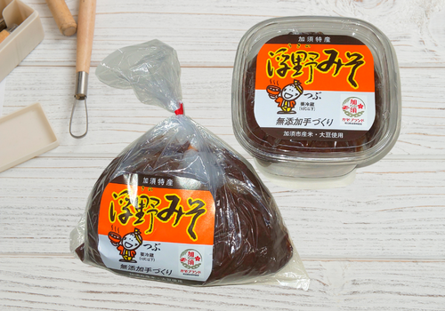 素朴でコクのある旨味が楽しめる手作り味噌です。