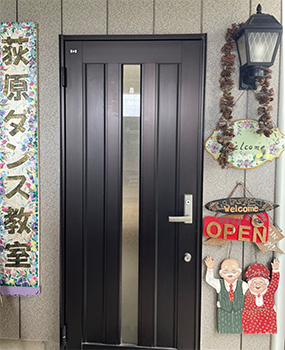 生き生きとボールルームダンスが習得できる荻原ダンス教室です。