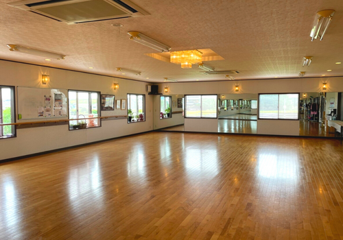 音楽に合わせて皆さんと楽しく踊りませんか？