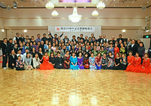 さまざまな方々がダンス教室に参加されています。小さなお子様も大歓迎です！