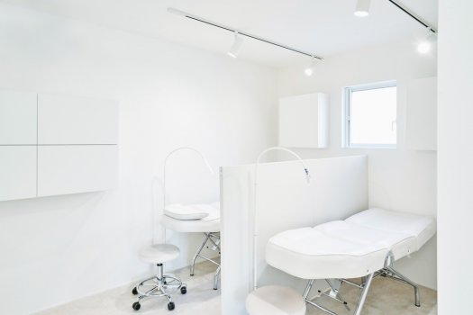 優しい雰囲気の中で寛ぎながら施術をお受けいただけます。