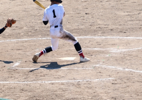 小学生向けの野球スクールも開講しています。