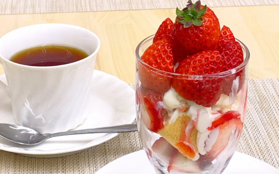 新設のカフェスタンドにてパフェをお召し上がりいただけます。