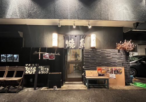 昭和を感じさせる、どこか懐かしい佇まい。お気軽にお入りください！