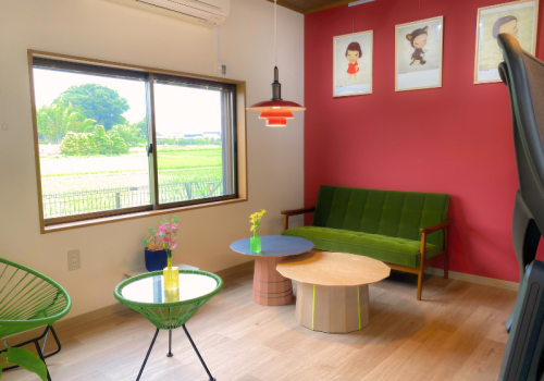 温かい陽射しが差し込む店内で、ゆっくりお楽しみください。