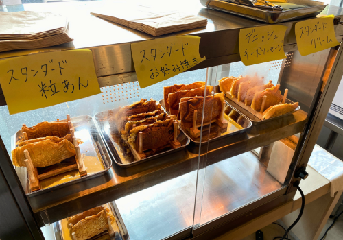 コーヒーやこいのぼり焼きなど、地元ならではのカフェメニュー。
