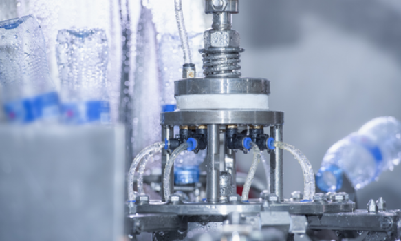 工業用の濾過装置等の水処理用資機材を販売しています。